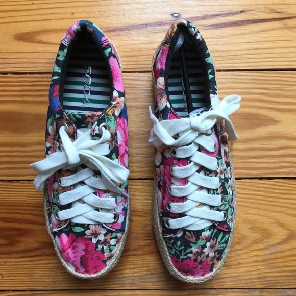 Soda Pink Floral Espadrilles Sneakers, NWOB, 8.5 - Picture 3 of 10